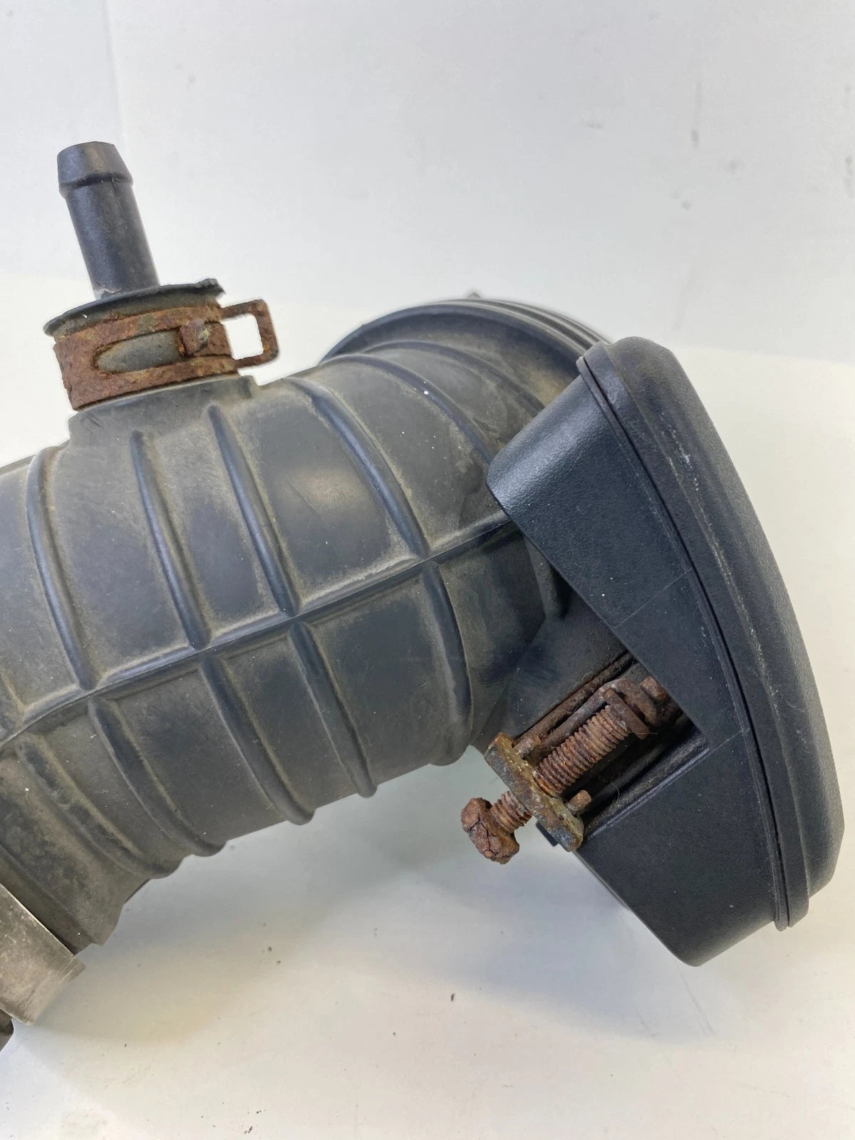 2017-2020 HYUNDAI ELANTRA 2.0L AIR CLEANER INTAKE DUCT HOSE TUBE 28140-F2400 OEM