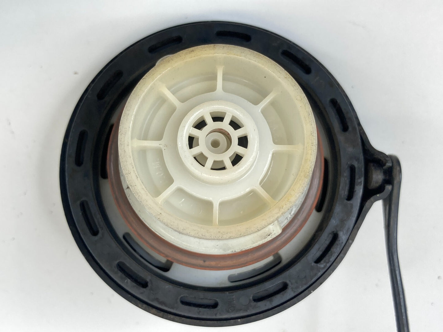 2005 06 07 08 09 2010 Kia Sportage Fuel Filler Tank Gas Door Lid w/ Cap Cover