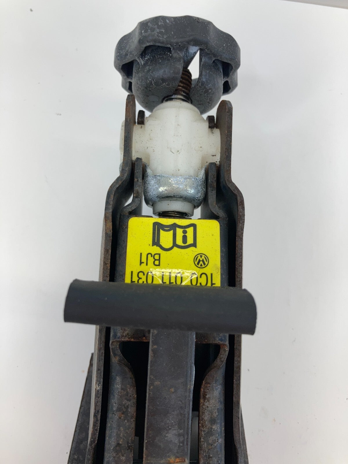 1998-2001 VW Beetle Spare Tire Insert Foam Lug Wrench Jack Tools Kit 1C0-011-031