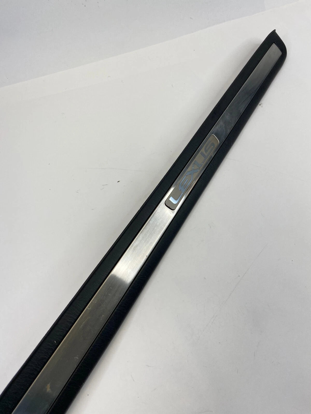 1998-2005 LEXUS GS300 FRONT RIGHT SIDE DOOR SILL SCUFF STRIP PLATE 67911-30100