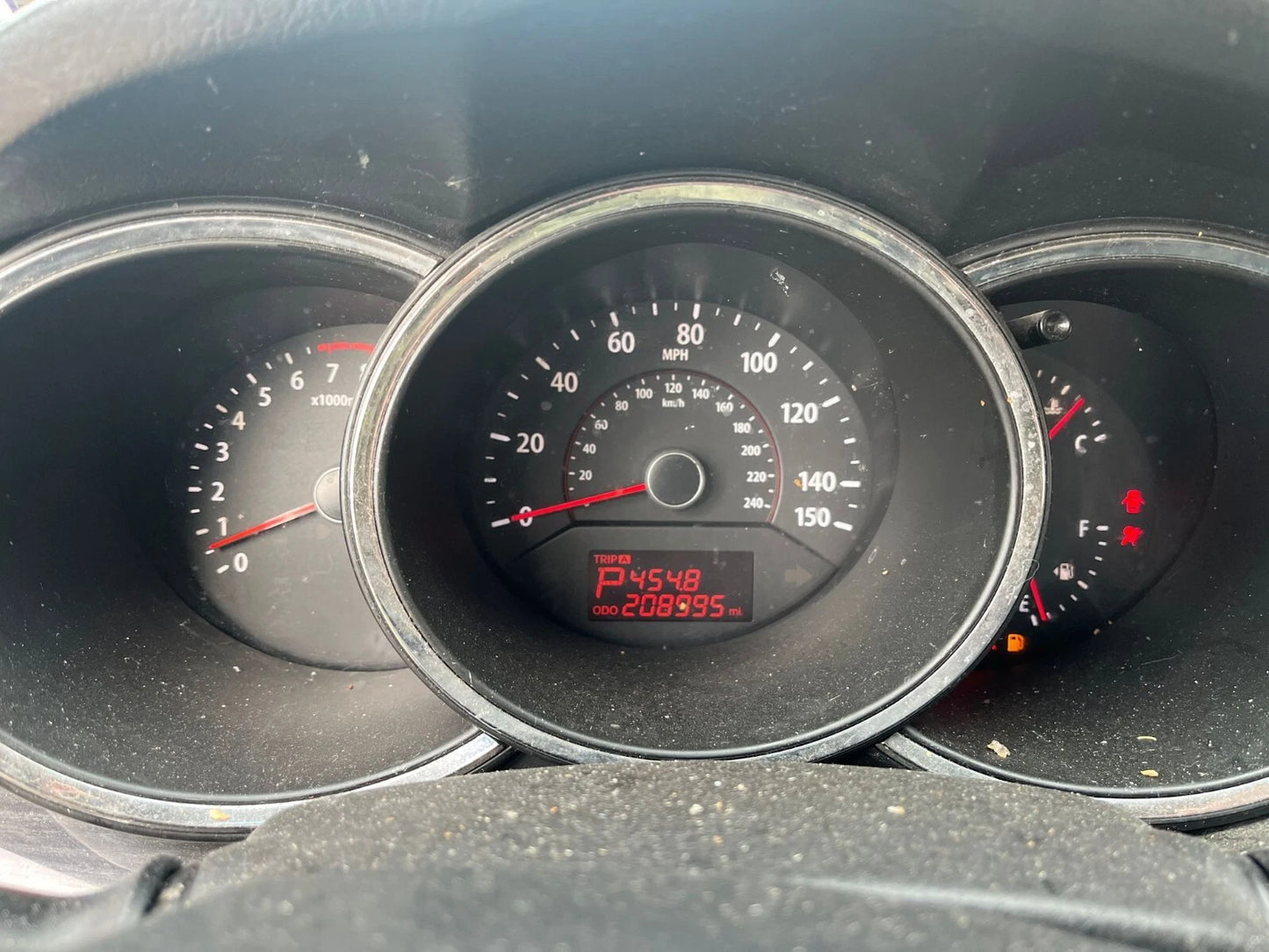 11-13 KIA SORENTO 3.5L A/T INSTRUMENT CLUSTER SPEEDOMETER 208K MILES 940011U01