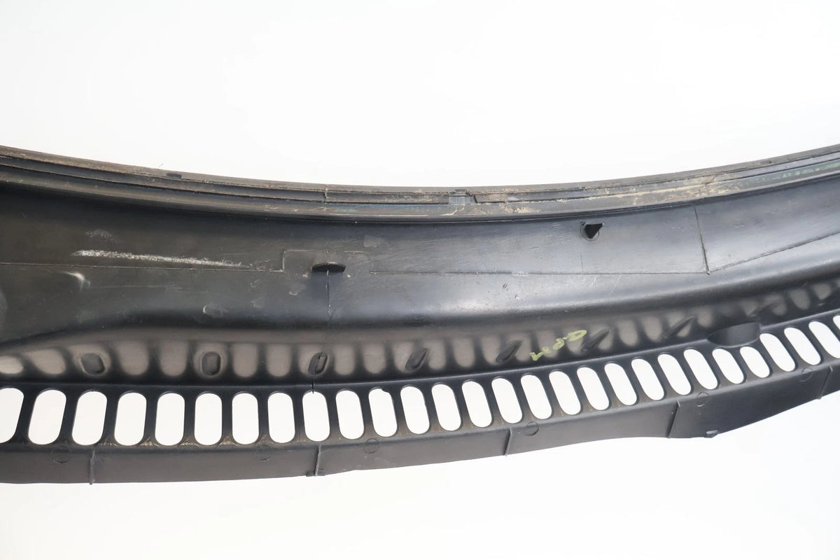 1998-2010 VW NEW BEETLE UPPER WINDSHIELD DEFROSTER NOZZLE VENT COVER TRIM OEM