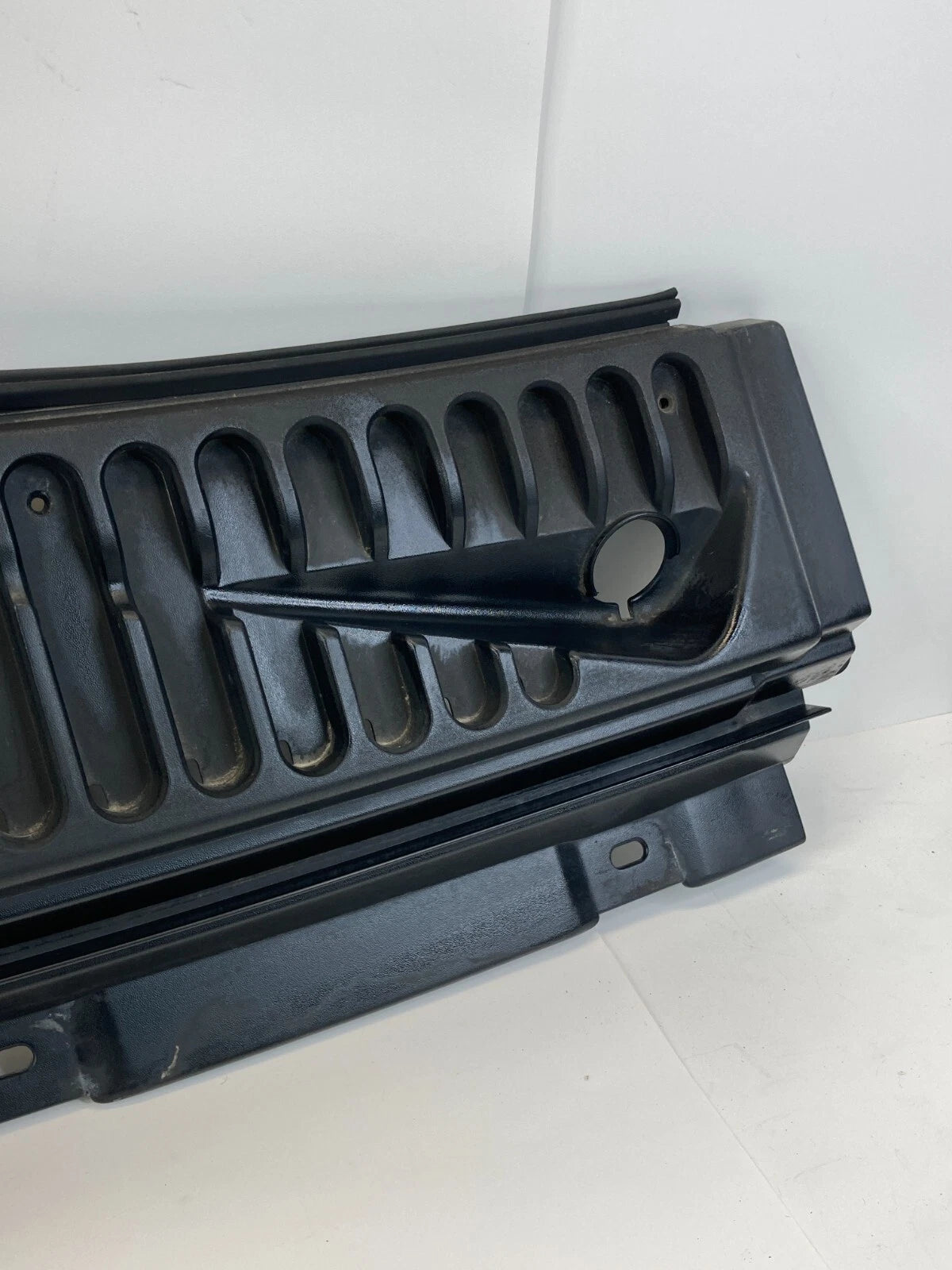 1999-2001 FORD F-250 F250 SUPER DUTY WINDSHIELD RIGHT PASSENGER WIPER COWL OEM