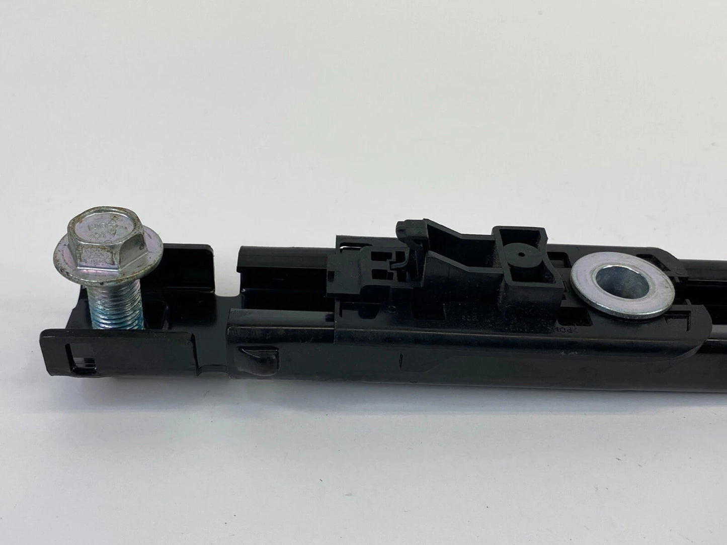 2007-2011 HYUNDAI ACCENT 3-DR FRONT LEFT SEAT BELT HEIGHT ADJUSTER 5116340E1A