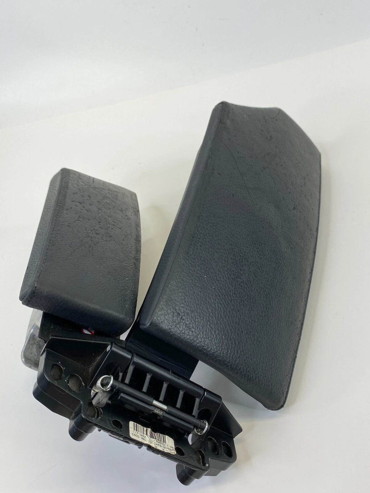 2009 2010 BMW 530I FRONT CENTER CONSOLE ARMREST LID ASSEMBLY 51169144941 OEM