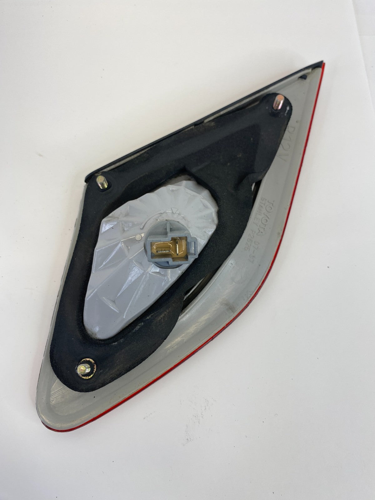 2003 2004 Toyota Avalon Right Inner Trunk Lid Tail Light Taillight OEM