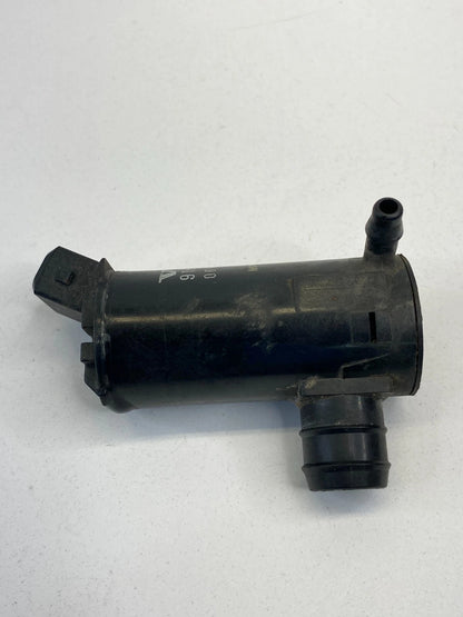 2001-2004 VOLVO S60 FRONT OR REAR WINDSHIELD WASHER PUMP ASSEMBLY 9169611 OEM