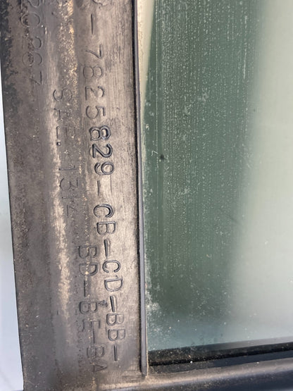 2003 04 05 2006 Lincoln Navigator Rear Left Back Door Side Vent Window Glass