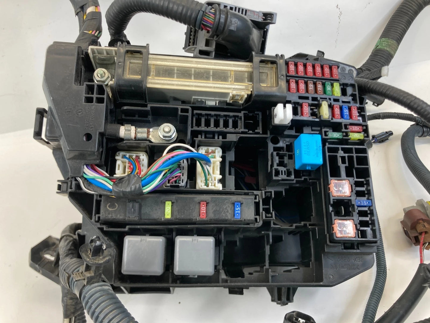 09-13 TOYOTA COROLLA MATRIX AT MAIN ENGINE UNDER HOOD RELAY FUSE JUNCTION OEM