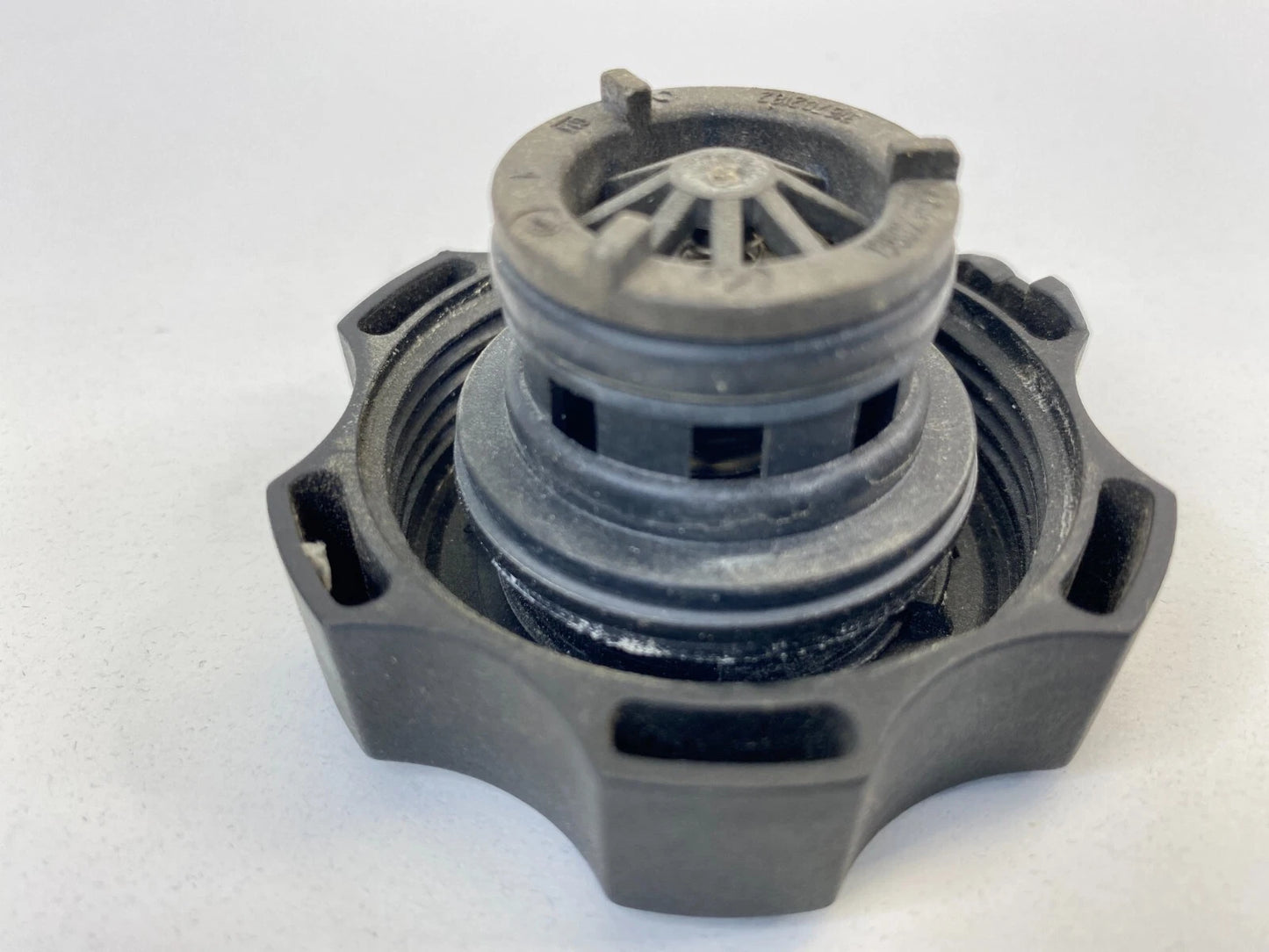 2013-2024 CHEVROLET MALIBU RADIATOR COOLANT OVERFLOW TANK CAP LID 316702182 OEM