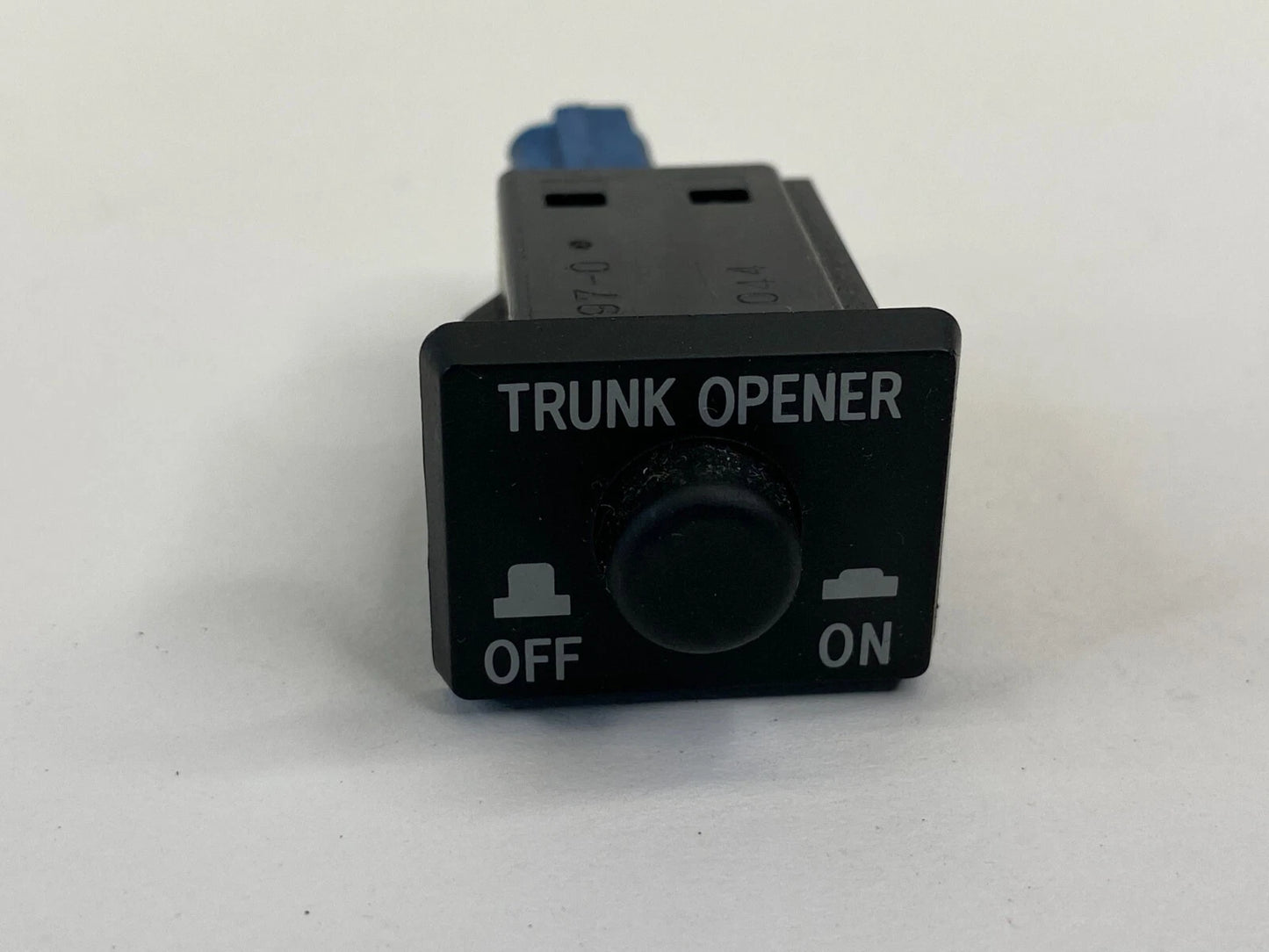 03-05 MAZDA6 MAZDA 6 SEDAN TRUNK LID OPENER LID BUTTON CONTROL SWITCH 15A257 OEM