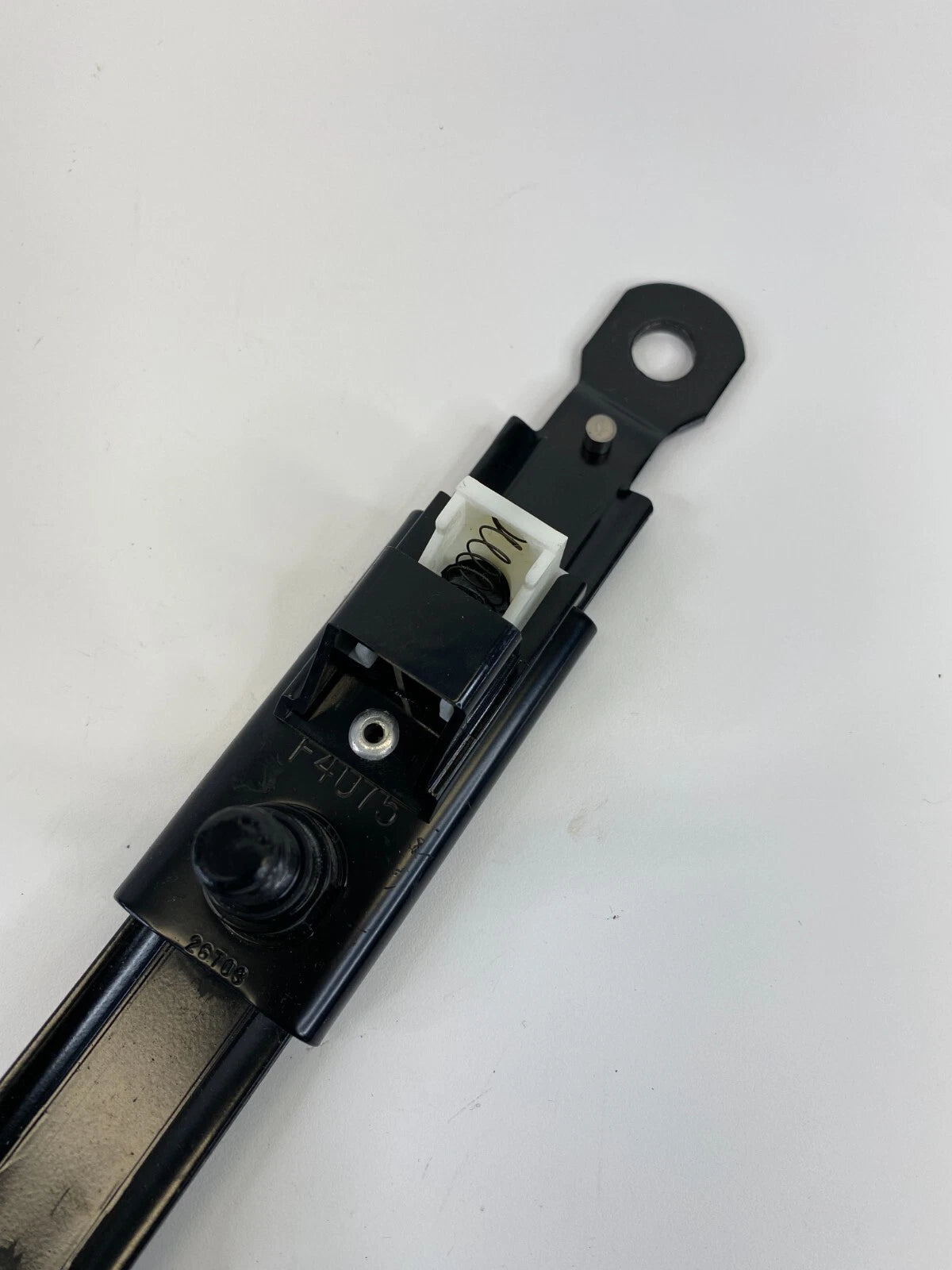 2007-2009 HYUNDAI SANTA FE RIGHT PASSENGER SIDE SEAT BELT HEIGHT ADJUSTER OEM