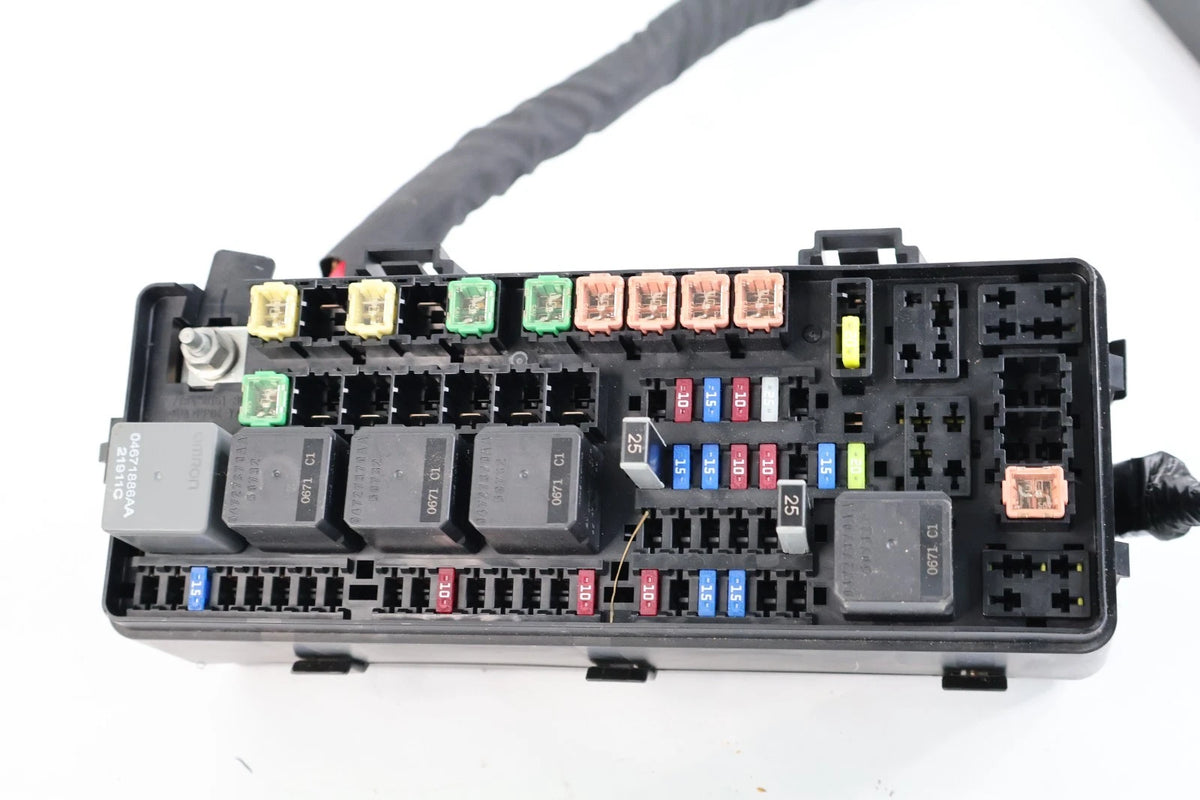 2011-2014 CHRYSLER 300 DODGE CHARGER REAR TRUNK FUSE RELAY BOX 68092890AC OEM