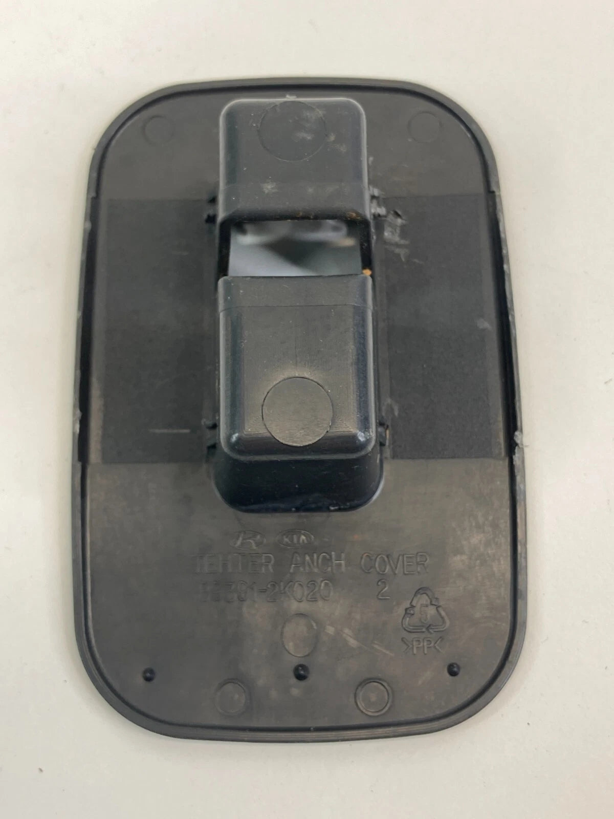 2010 2011 KIA SOUL REAR DECK CHILD ANCHOR CAP LID TRIM BEZEL 89391-2K020