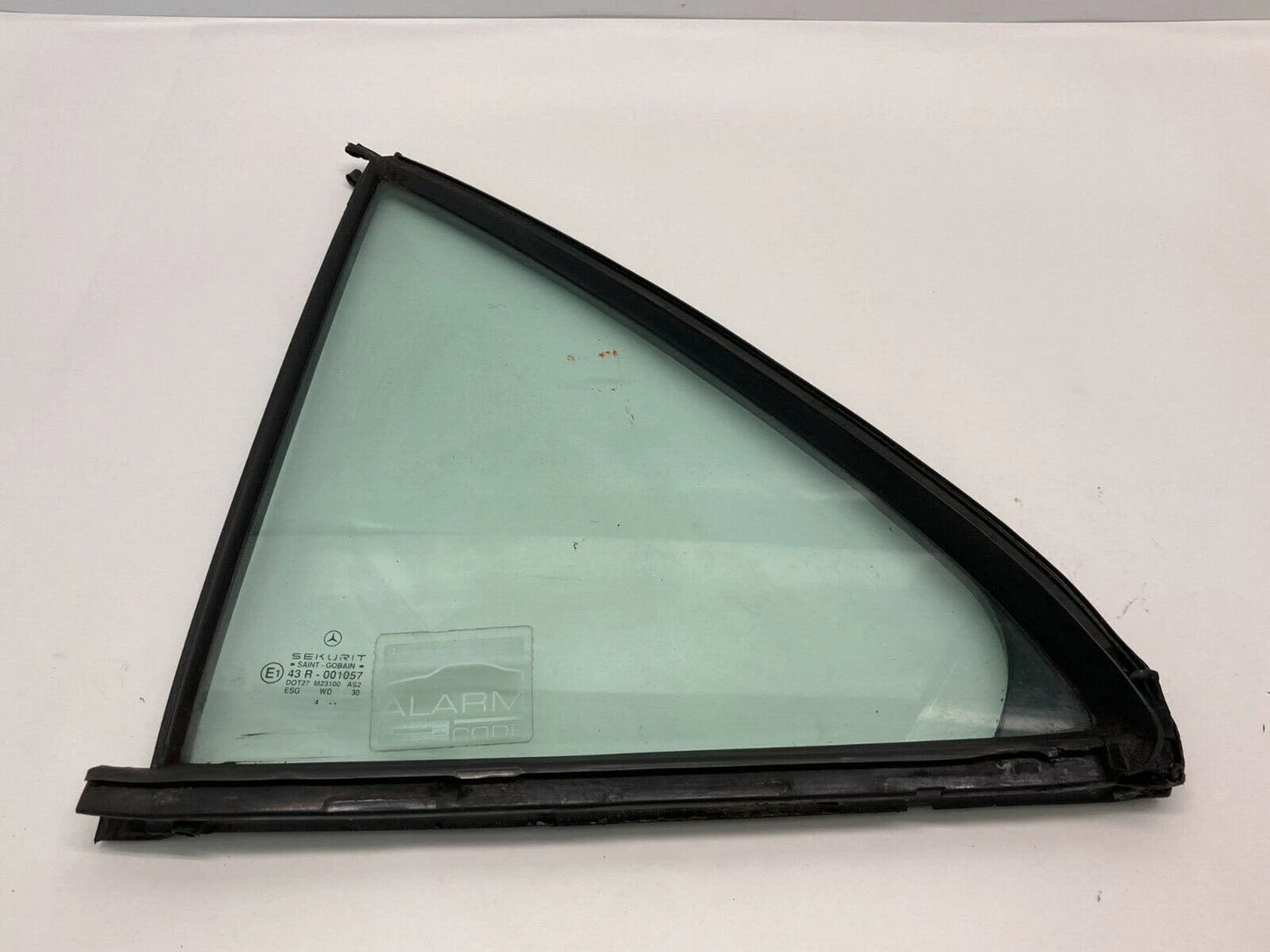 1994-2000 MERCEDES-BENZ C 280 C 220 REAR LEFT DOOR QUARTER VENT WINDOW GLASS OEM