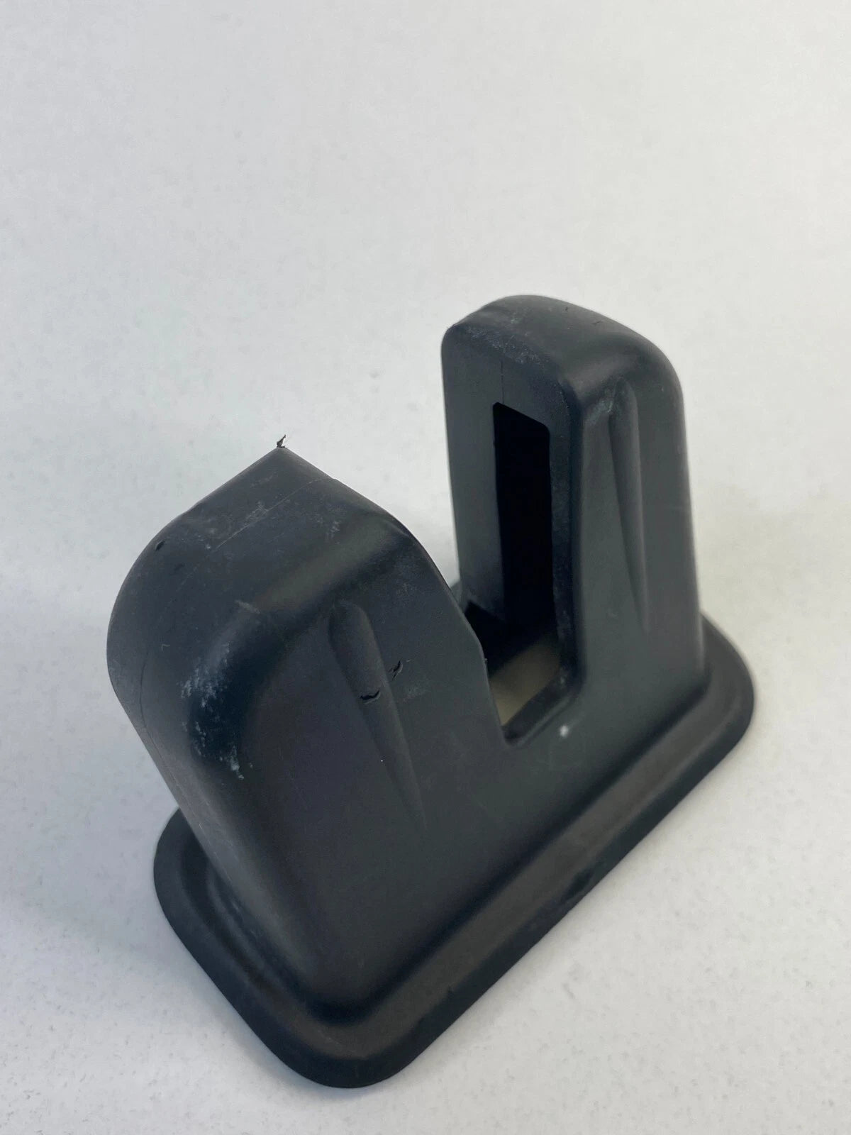 06-10 VOLKSWAGEN PASSAT SEDAN REAR TRUNK LOCK LATCH COVER TRIM 4E0827520B01C OEM