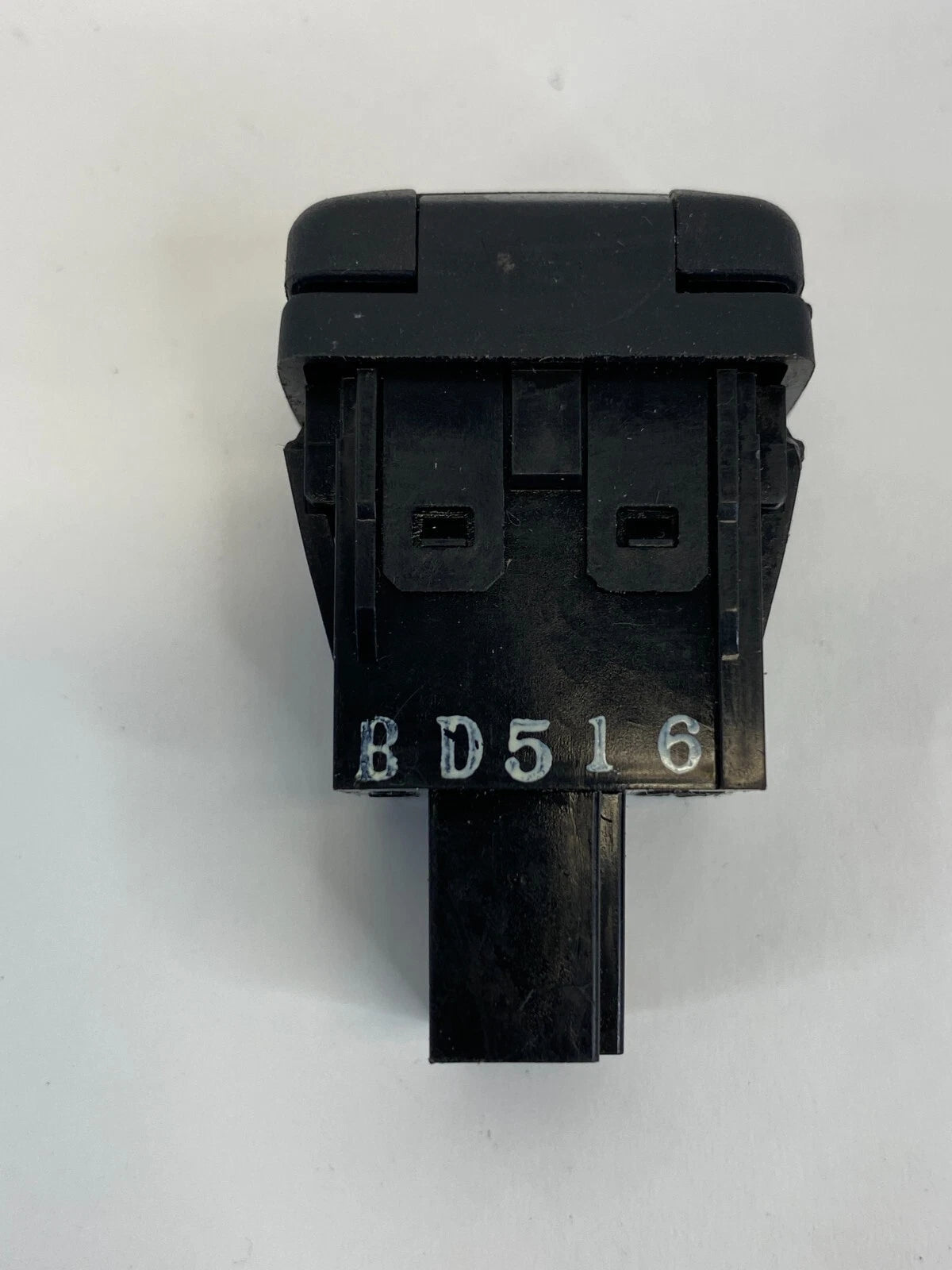 13-22 ACURA ILX 09-14 TSX CENTER CONSOLE AUDIO AUX AUXILIARY OUTLET JACK BEZEL