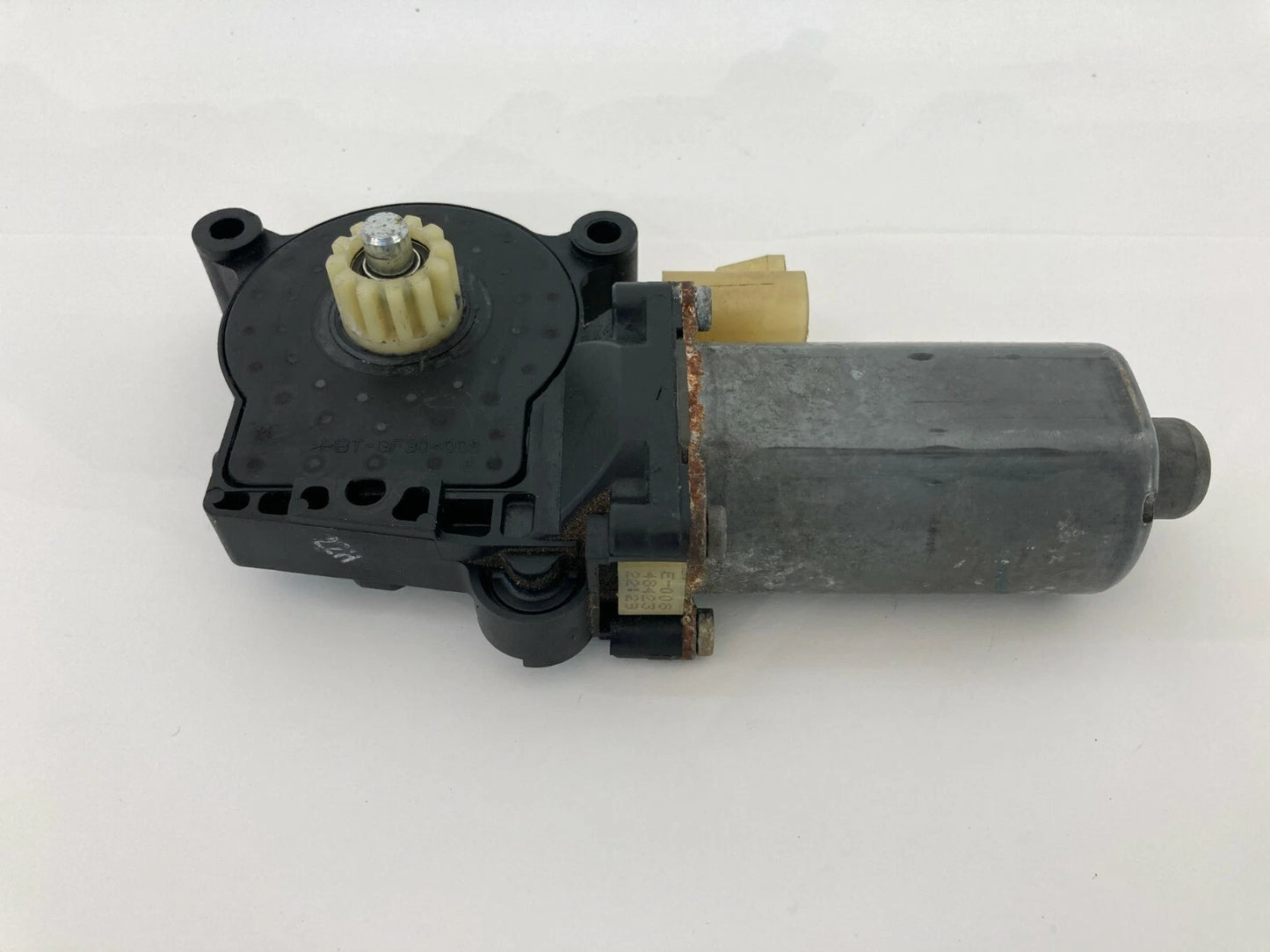 2000-2005 CHEVROLET IMPALA FRONT LEFT DRIVER SIDE DOOR WINDOW MOTOR CM090930B