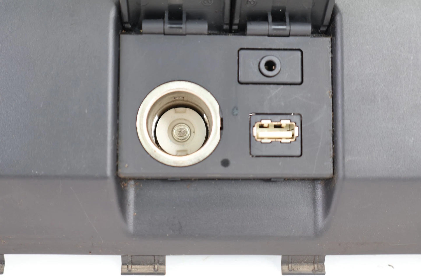 16-18 HONDA PILOT CENTER CONSOLE USB AUXILIARY CONNECTOR & POWER OUTLET PANEL