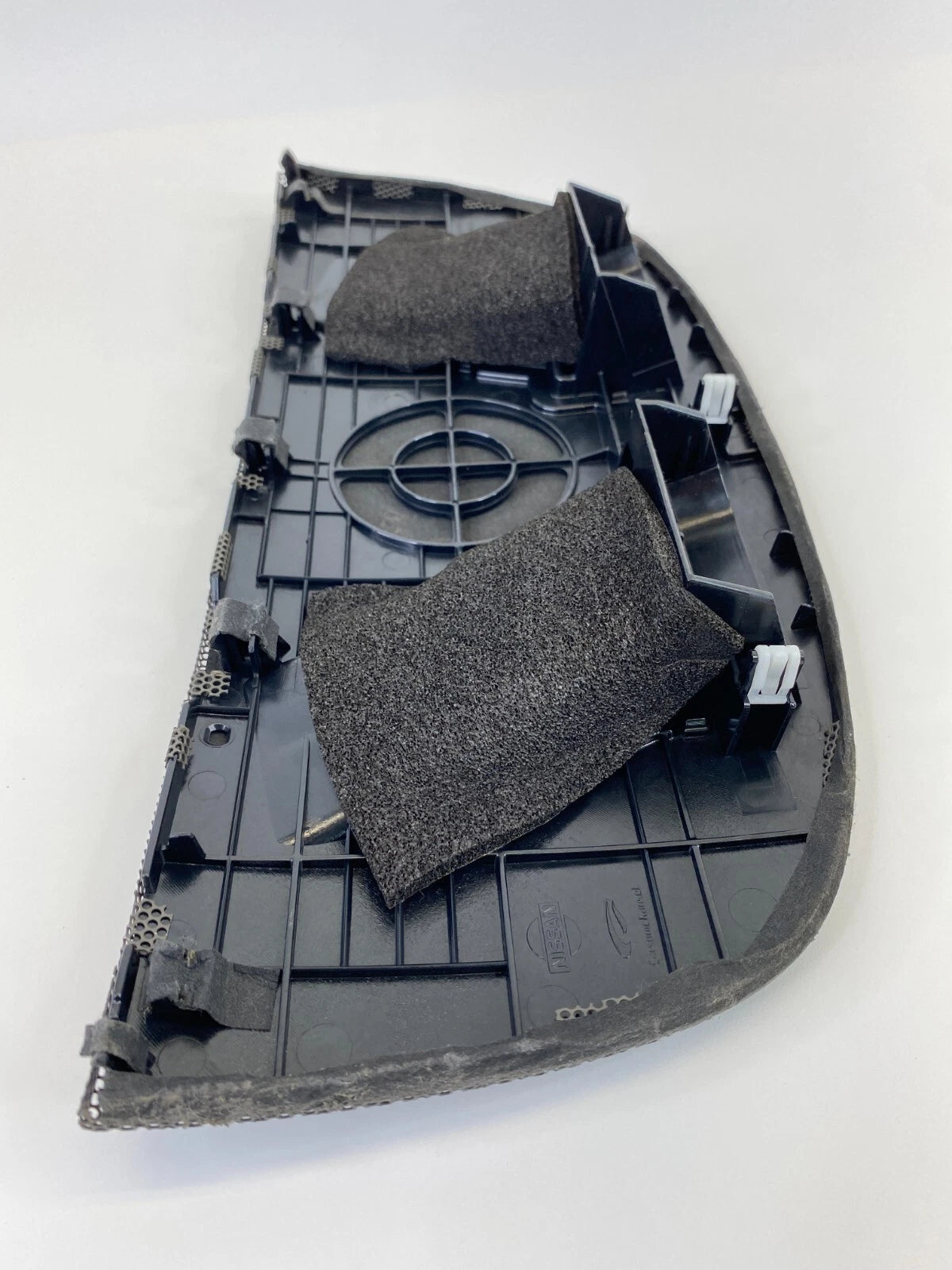 2006-2010 INFINITI M35 CENTER DASH SPEAKER COVER TRIM GRILLE P10693A28000 OEM